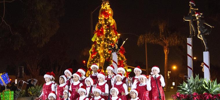 Tree_Lighting_Ceremony_2019